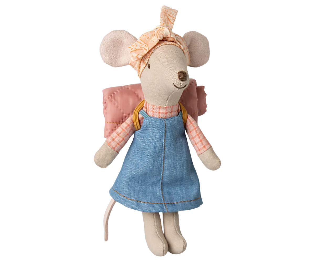 Hiker mouse | Big sister