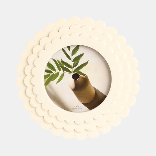 4x4 Round Scalloped Resin Photo Frame | Ivory