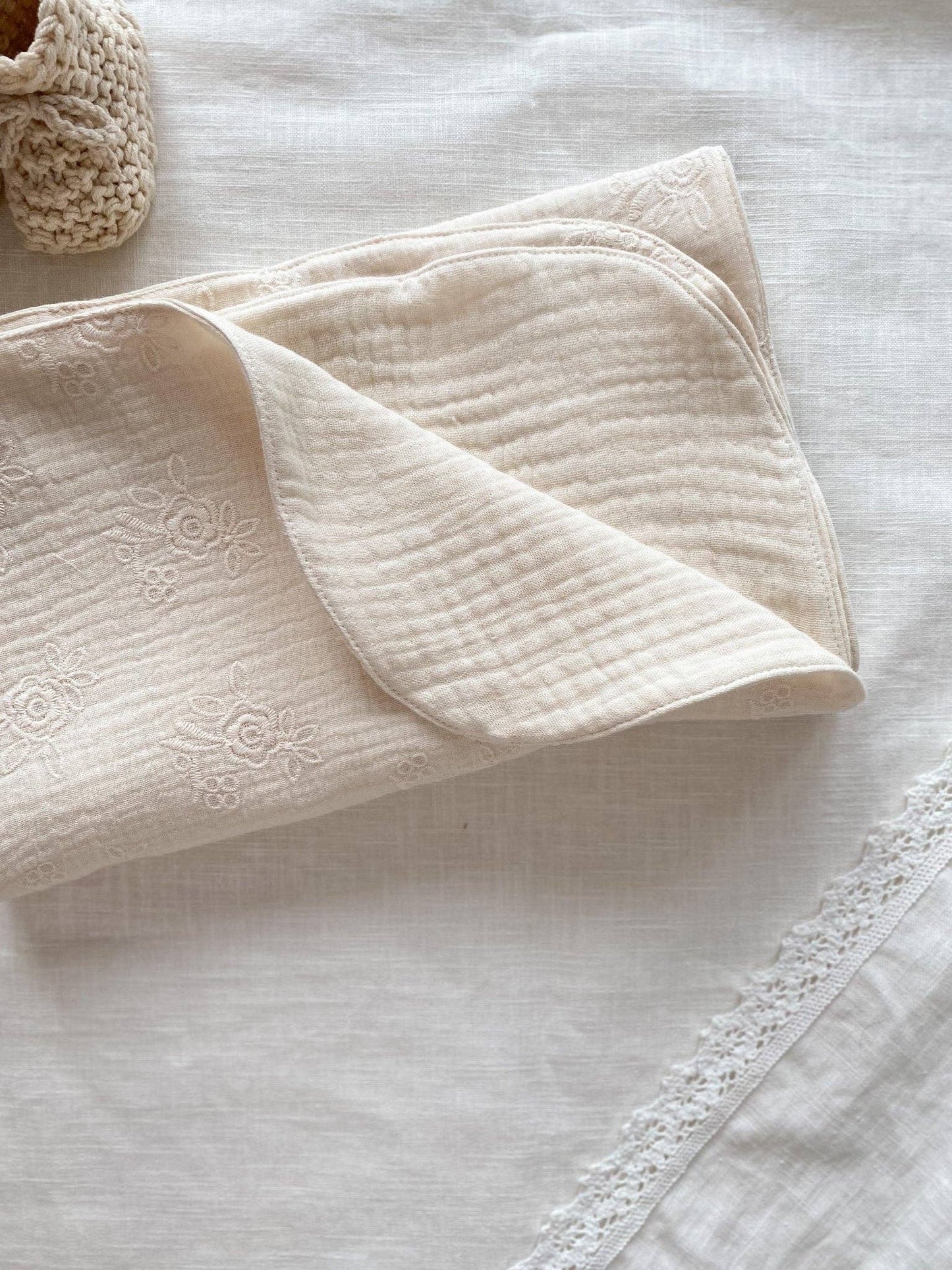 Muslin blanket | Embroidered Floral