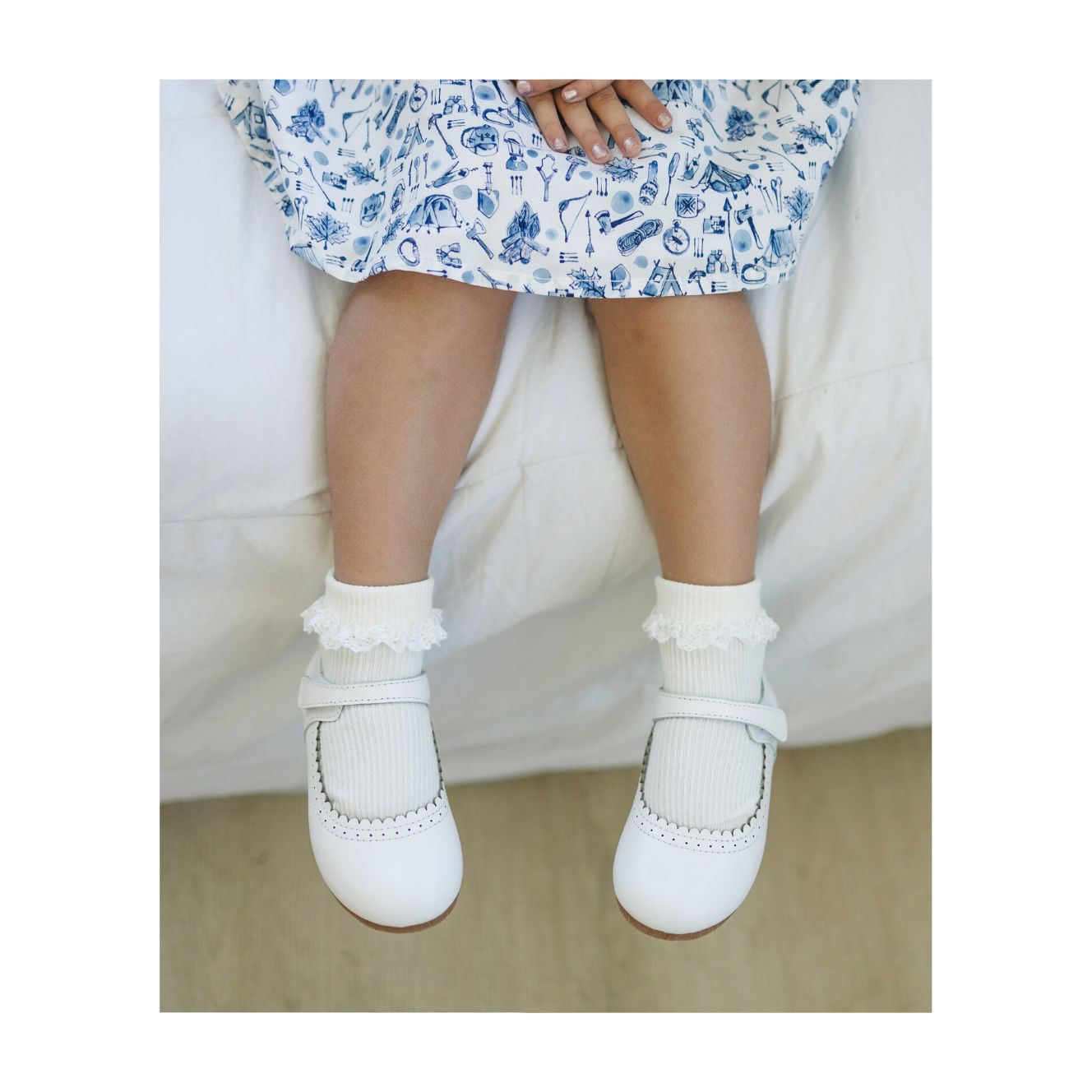 Lucille Scalloped Flat | White