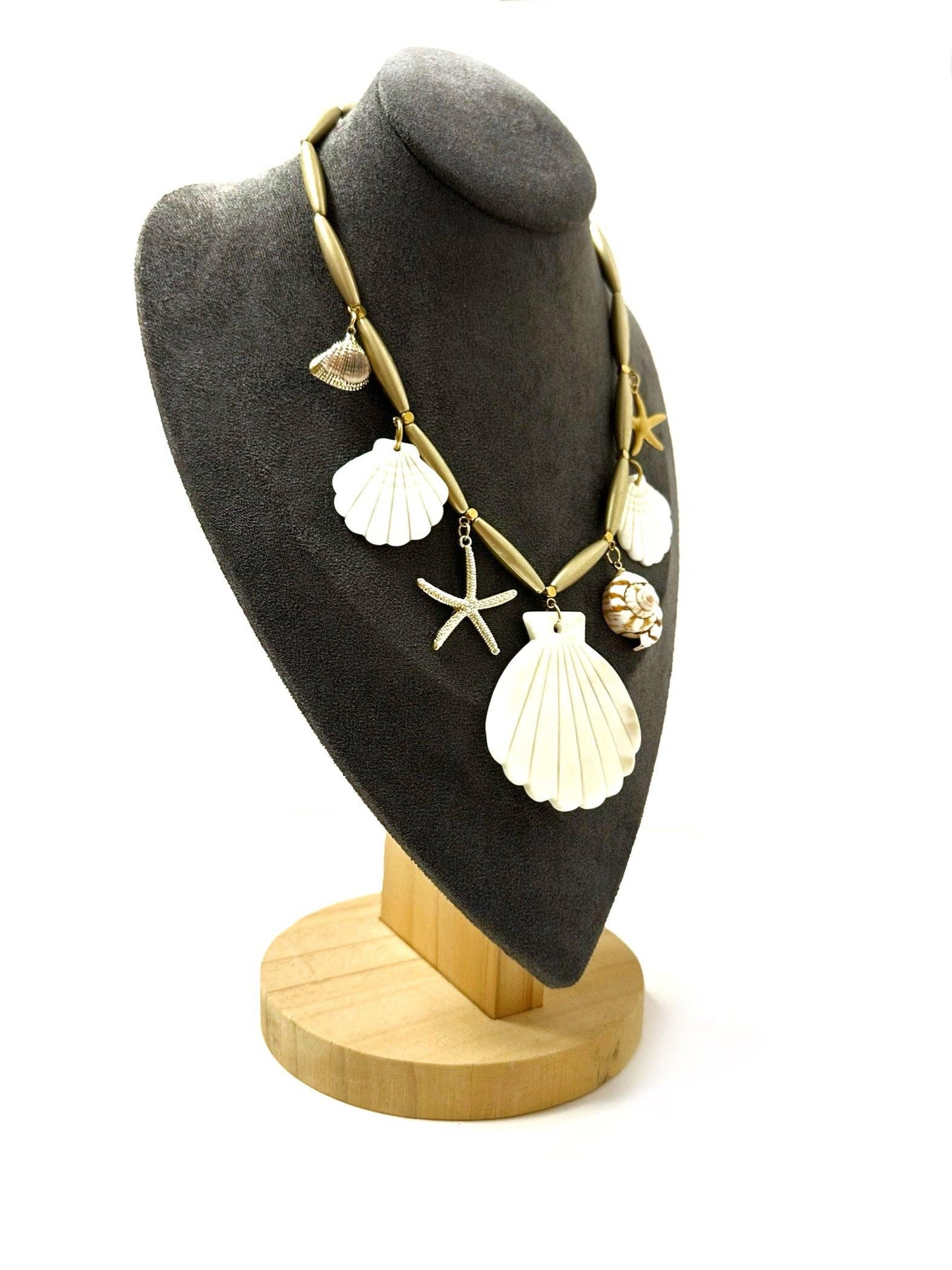 Alatus Pendant Necklace