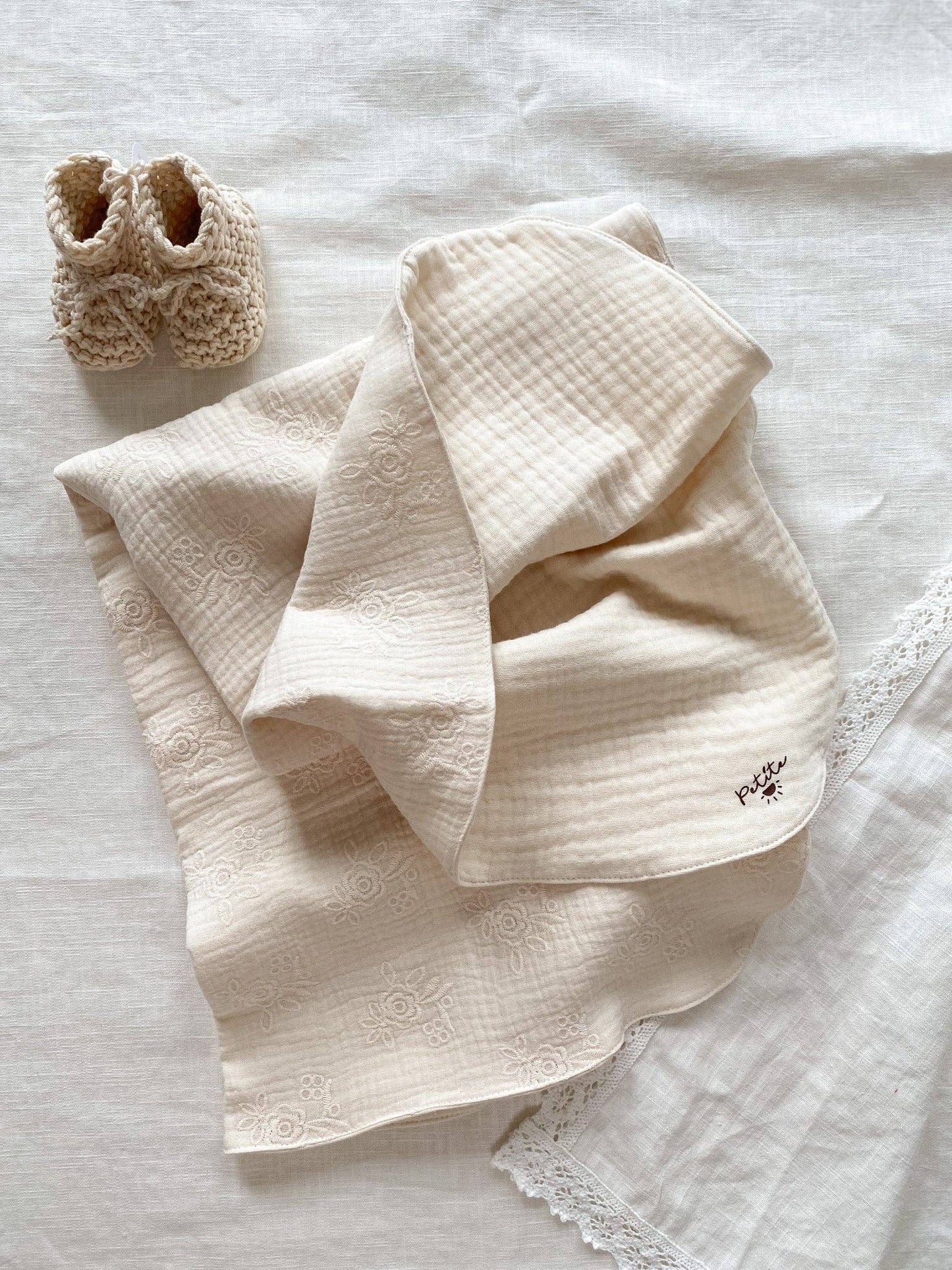 Muslin blanket | Embroidered Floral