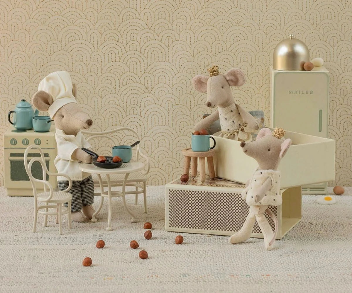 Chef Mouse w. soup pot and spoon | Big brother