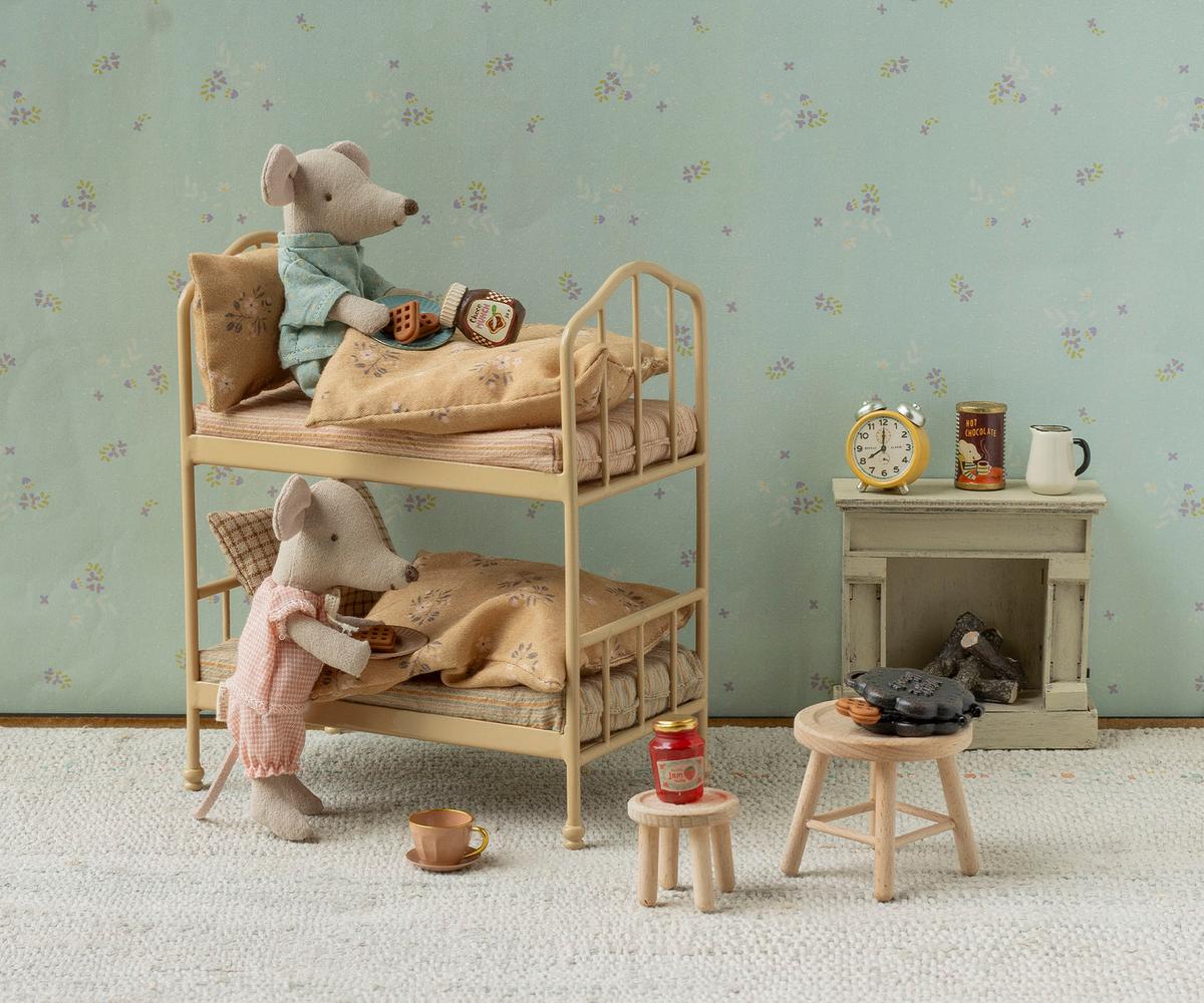 Bunk bed, Mouse | Wheat