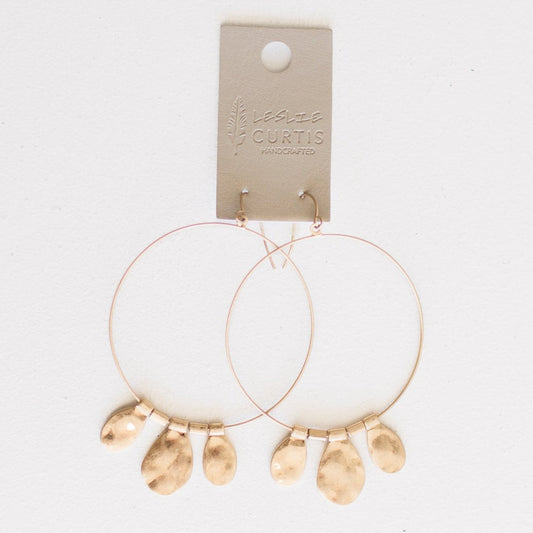 Rue | Gold hoop with three hammered discs 3"