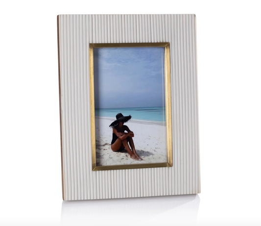Bossa Ribbed White Resin Photo Frame with Brass Border | 4x6