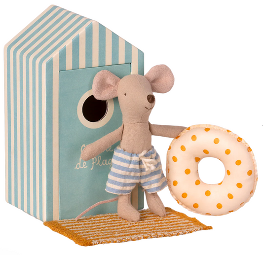 Beach Mice | Little Brother in Cabin de Plage