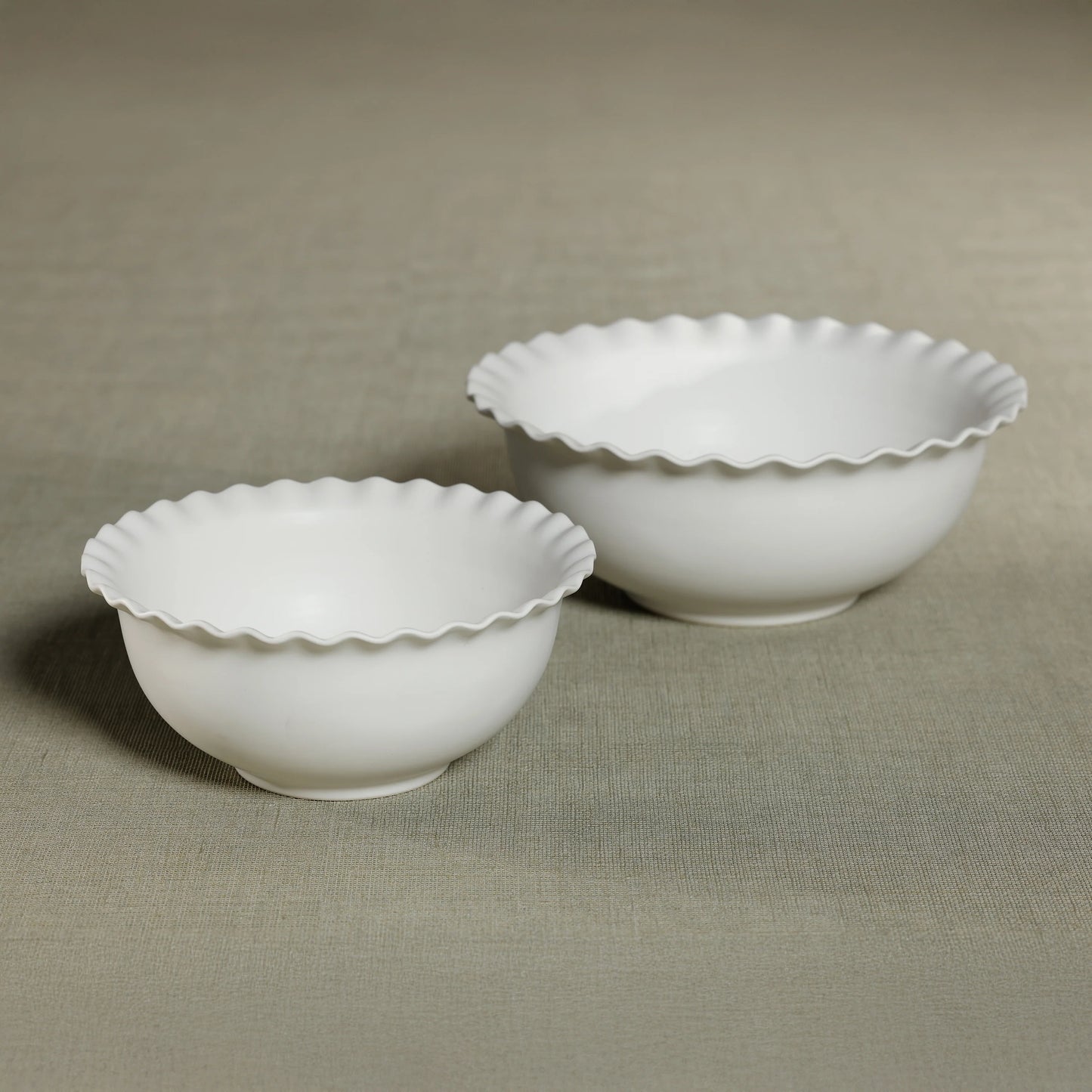 Montecito Ruffled Rim Bowl | White | Small