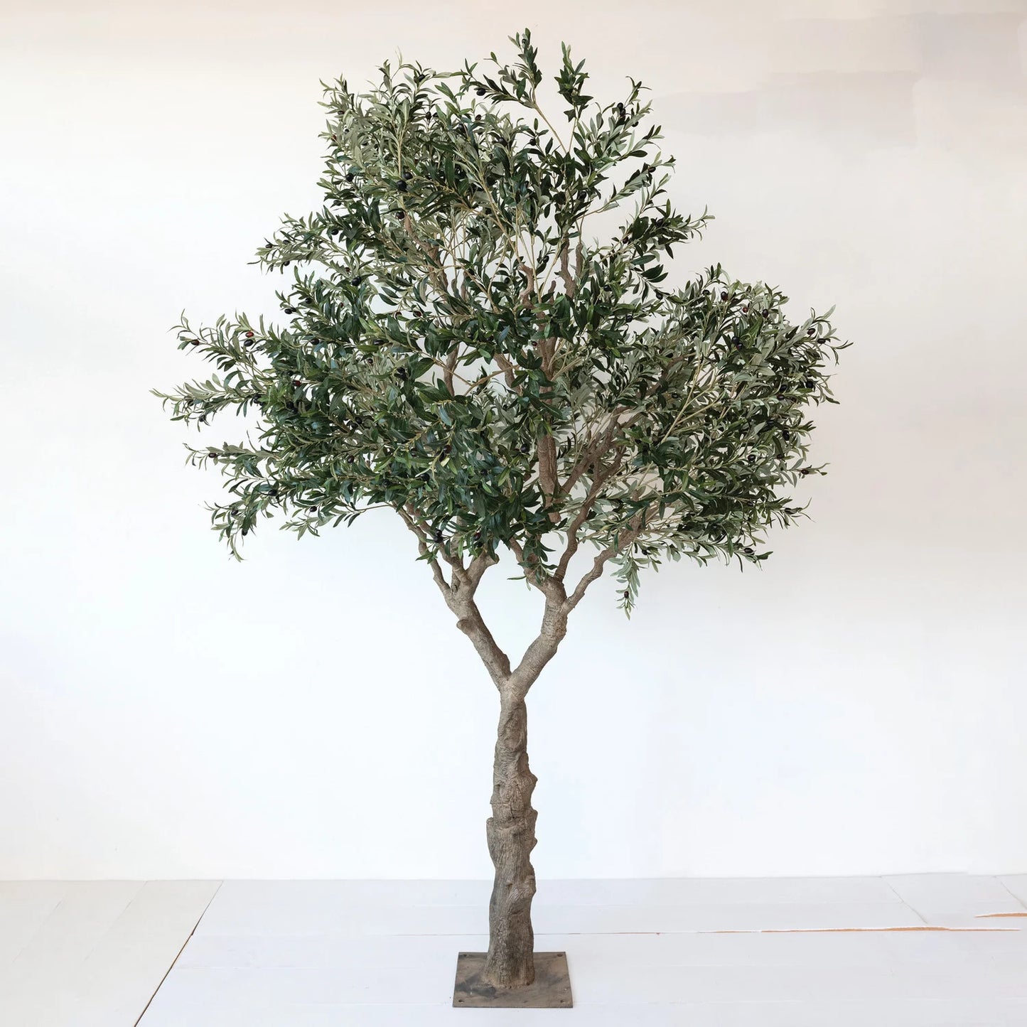 Faux Olive Tree w/ Metal Base | 118"