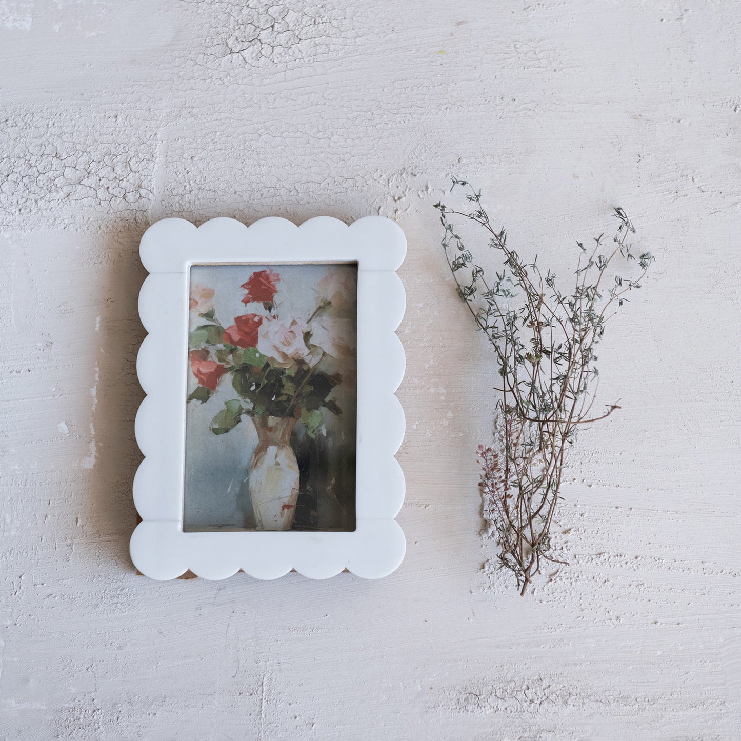 Scalloped Resin Photo Frame | White