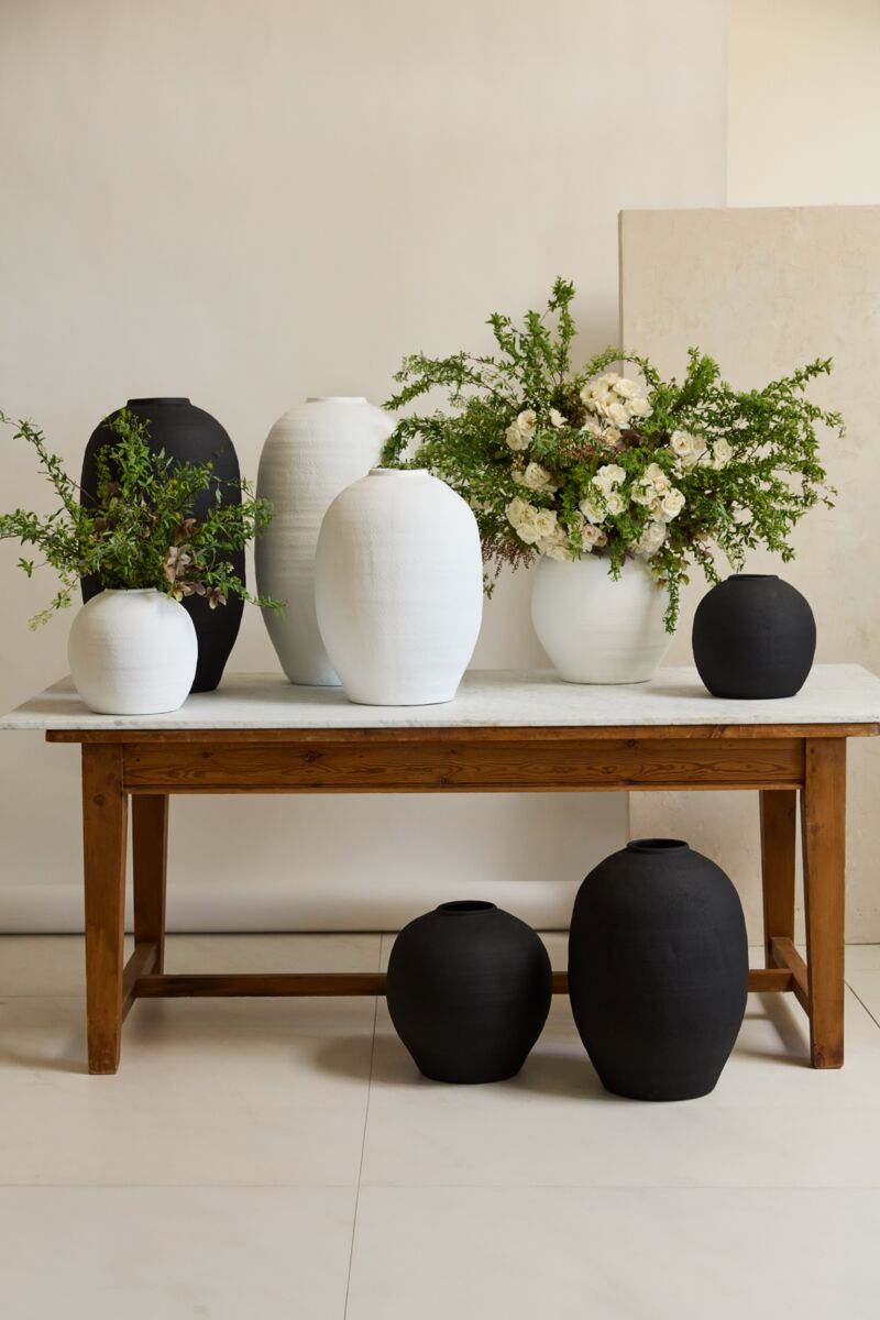 Konos Vase | Black | 11.5"x 10.75"