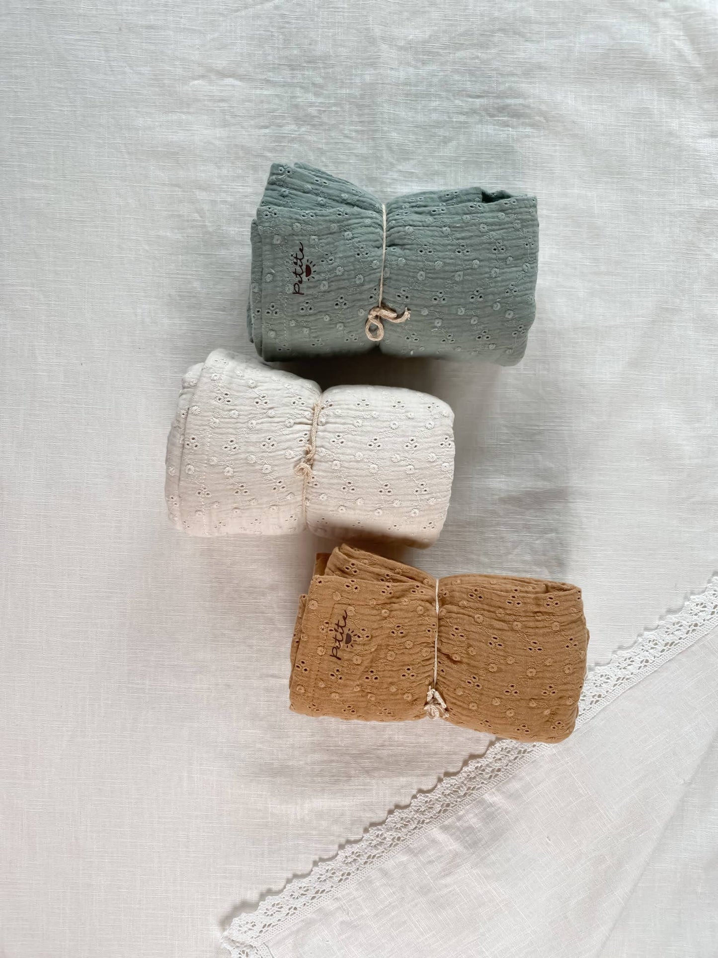 Lori Swaddle | Embroidered Muslin | Ecru